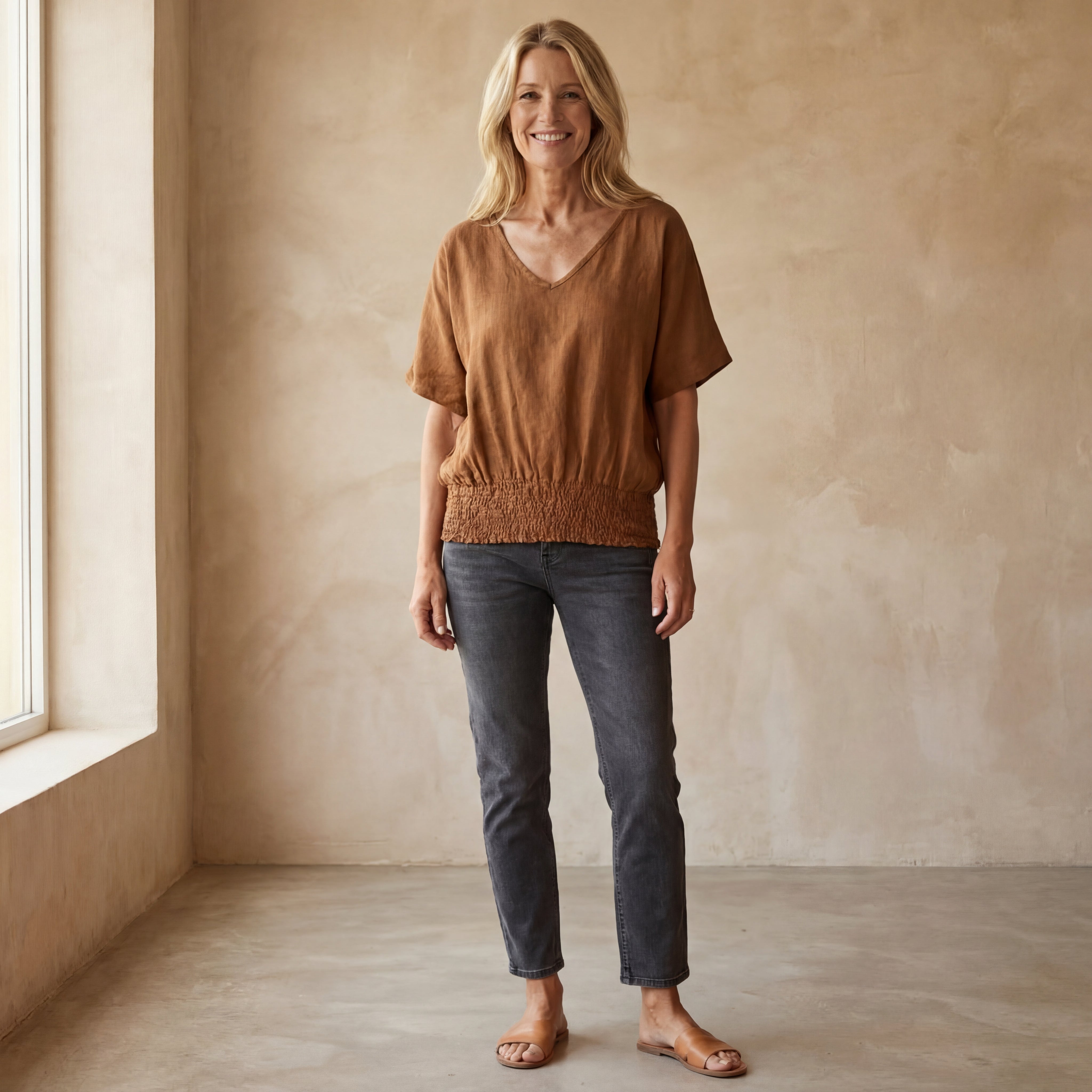 BOMIA - Comfortable Waisted T-shirt with V-neckline