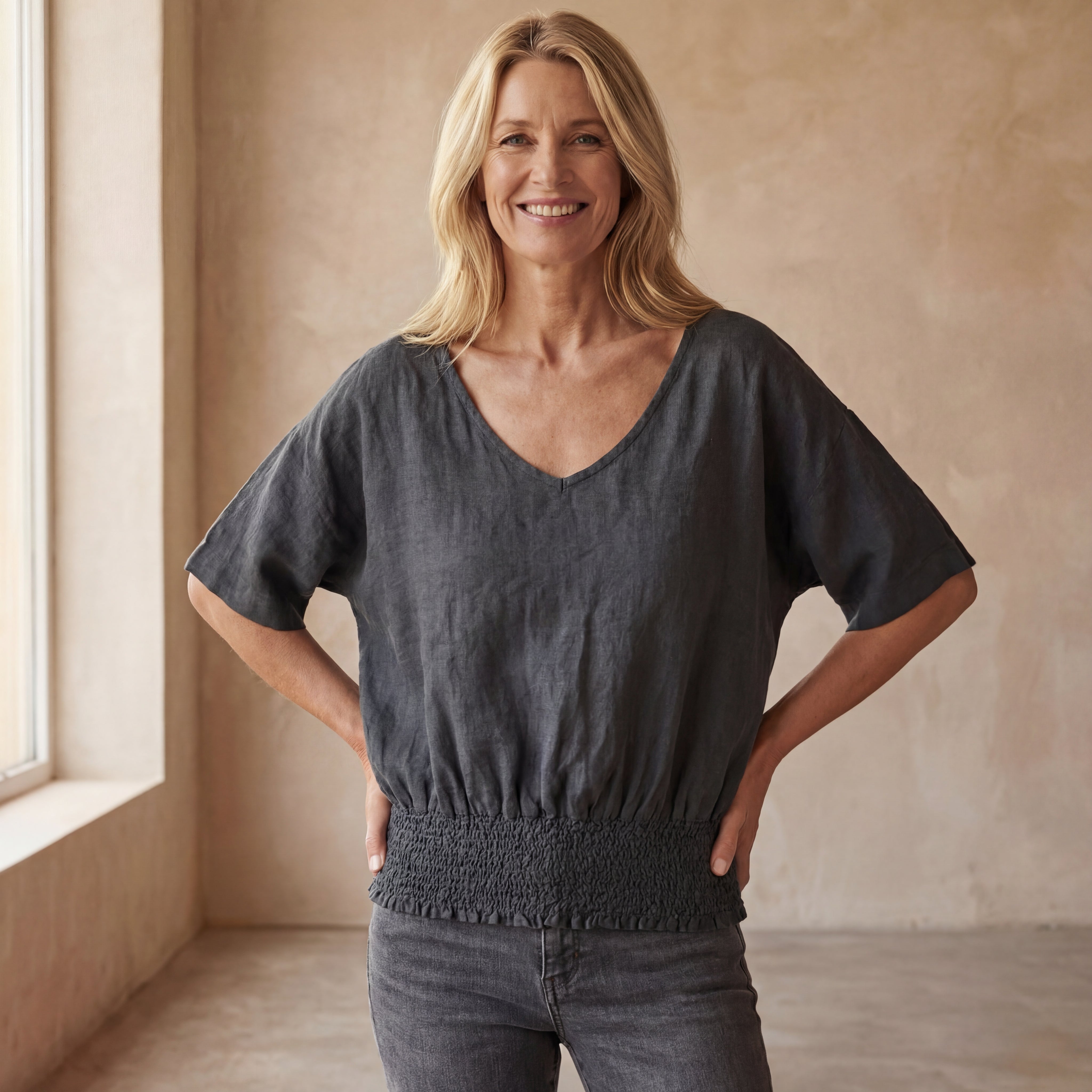 BOMIA - Comfortable Waisted T-shirt with V-neckline